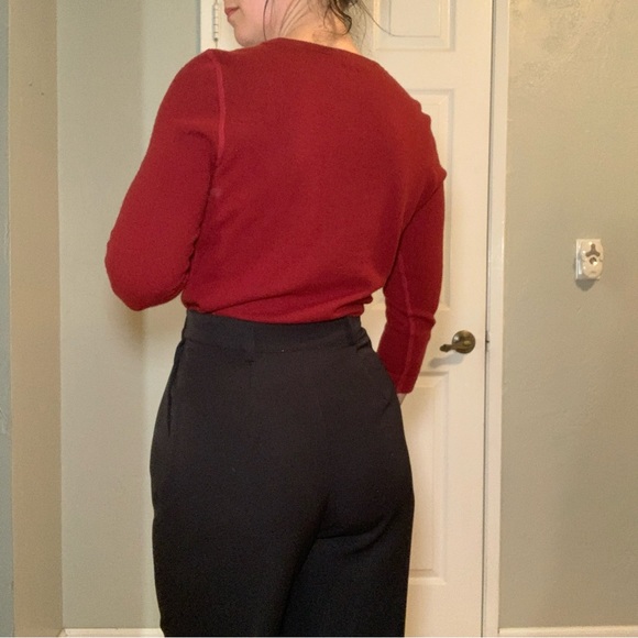 Three Dots red 100% cashmere v-neck sweater, size medium - Picture 3 of 8